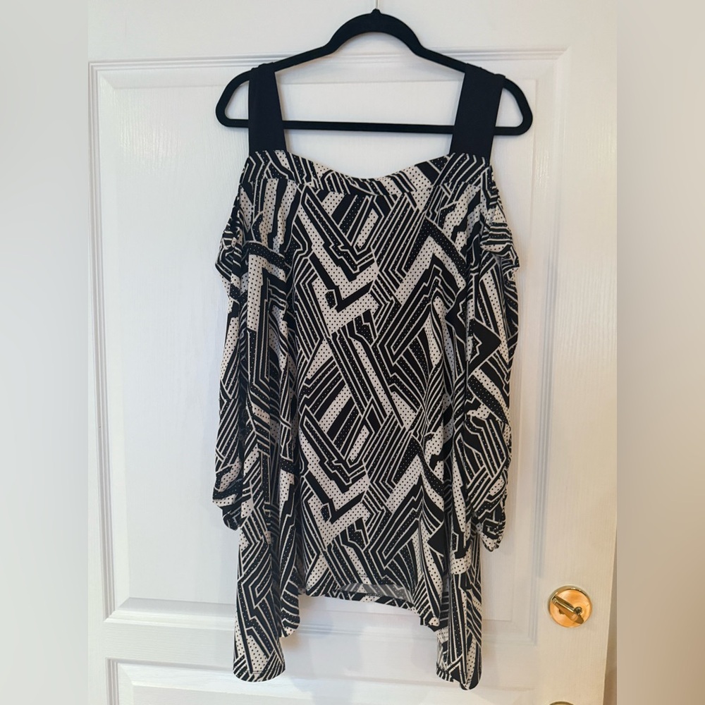 Talk of the Walk Cold Shoulder Asymmetrical Long Sleeve Geometric Design Tunic